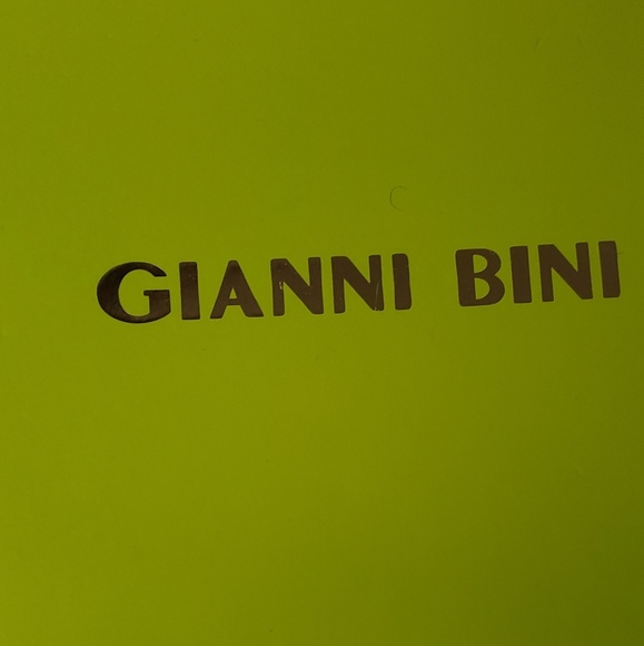 Heels - Picture 4 of 4